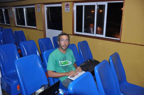 Trabalhando no ferry entre São Luís e Alcântara - MA